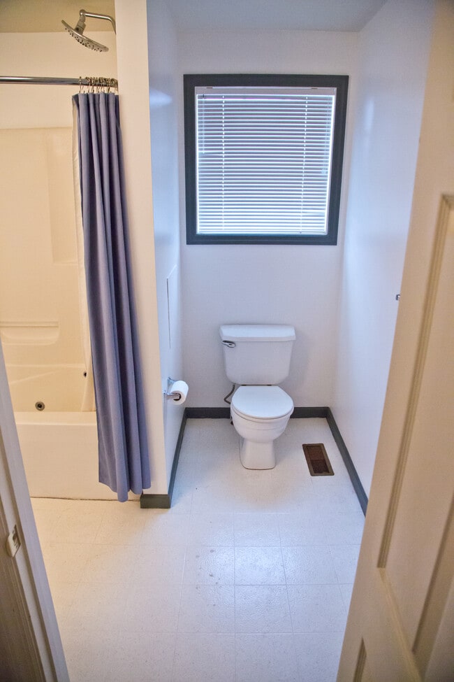 Building Photo - 1460 Blue Course Dr