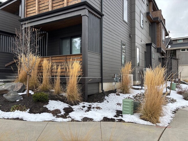 Building Photo - Modern Home Near Old Mill