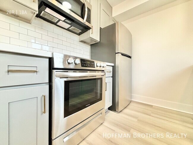 Foto del edificio - 6958 Woodman Ave