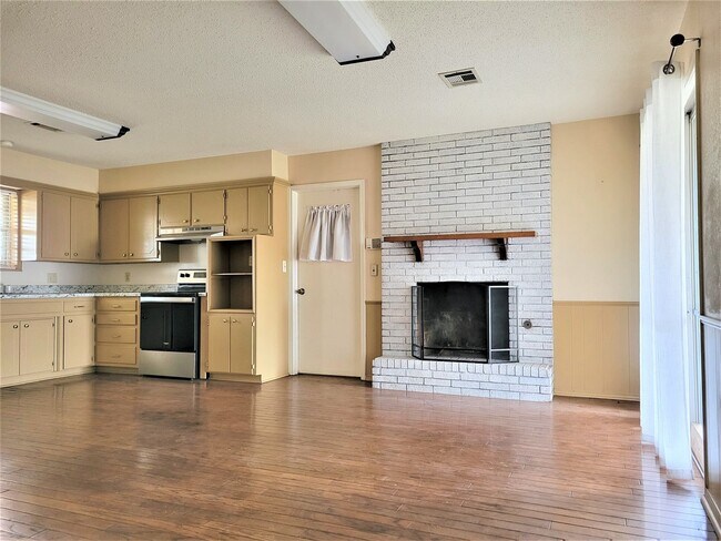 Foto del edificio - Welcome to the charming 3 bed/2 bath home ...