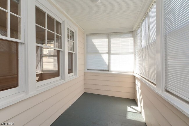 Building Photo - 153 Willowdale Ave