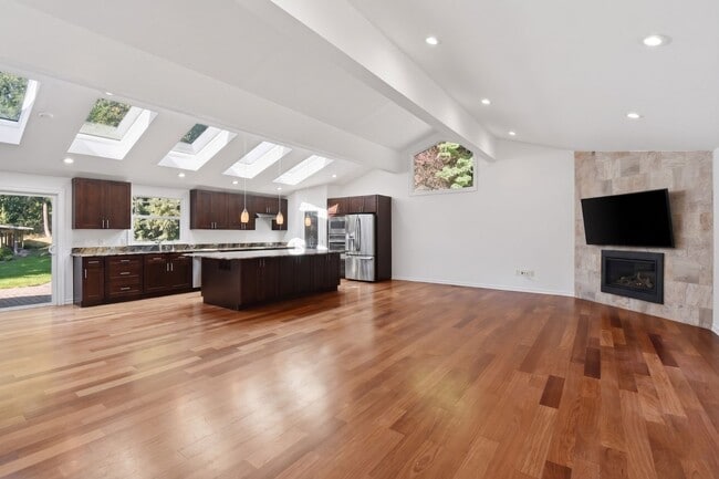 Building Photo - 3bd/2.5ba Bellevue Home