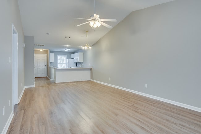 Building Photo - 212 Evans Lake Dr