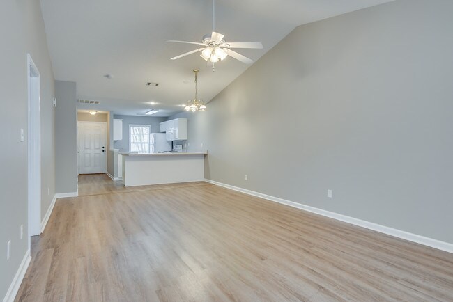 Foto del edificio - 212 Evans Lake Dr