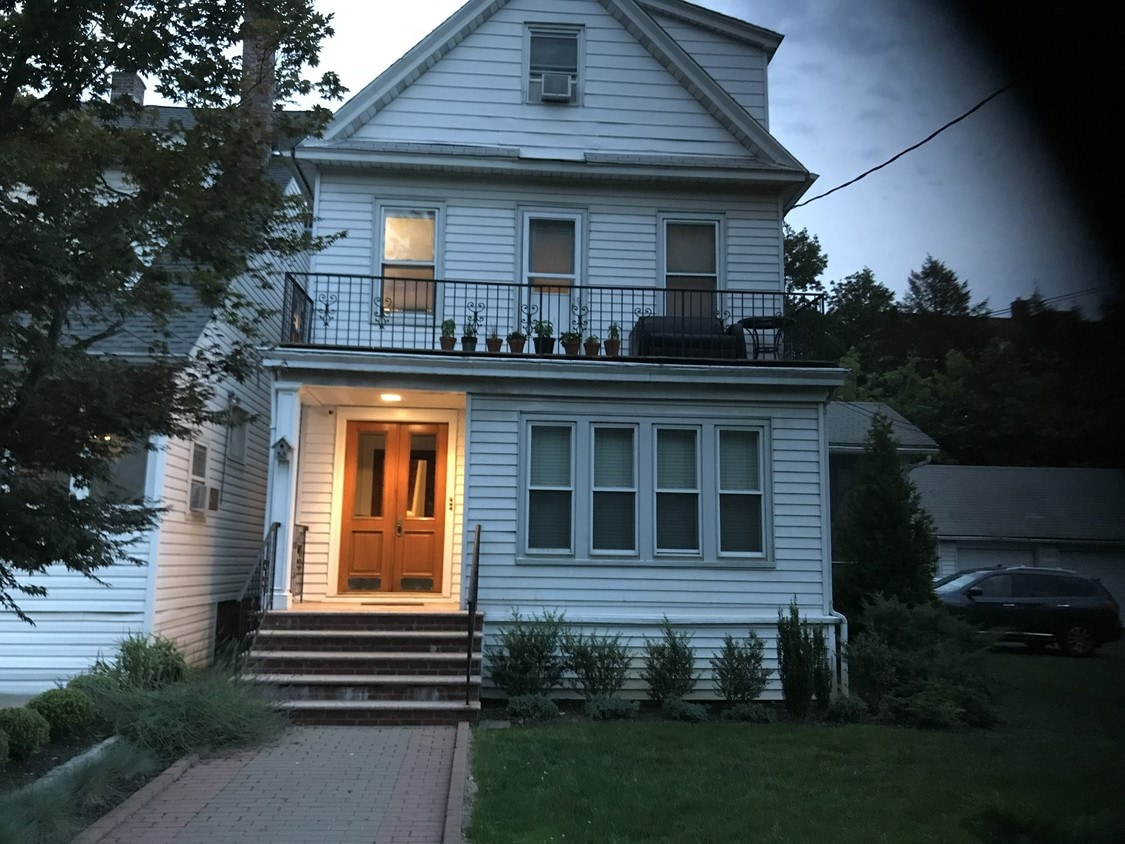 32 Parkway Rd, Bronxville, NY 10708 Apartments in Bronxville, NY