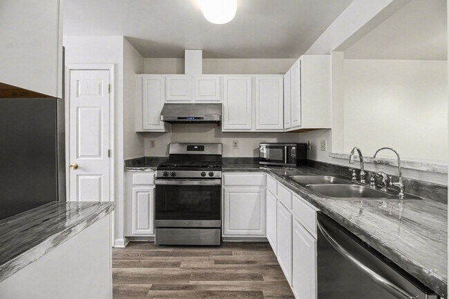 Building Photo - 6437 Terrace Ct