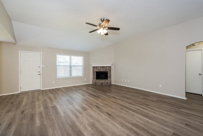 Foto del edificio - 1024 Brown Crest Rd