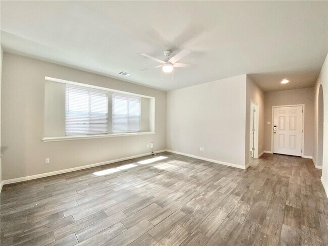 Building Photo - 532 Palmilla St