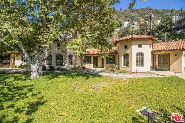 Building Photo - 3713 Las Flores Canyon Rd