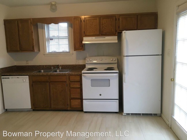 Building Photo - 606-608 Bethpage Rd