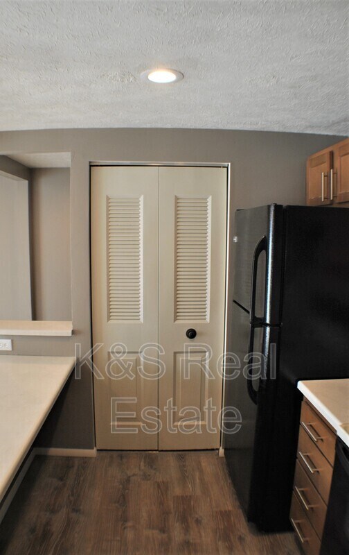 Building Photo - 1636 Jefferson Ridge Dr