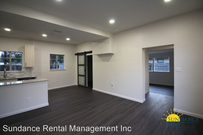 Building Photo - 3 br, 2 bath House - 310 Hunter Place NE