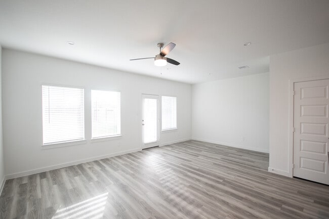 Building Photo - 10217 Berkeley Springs Trl