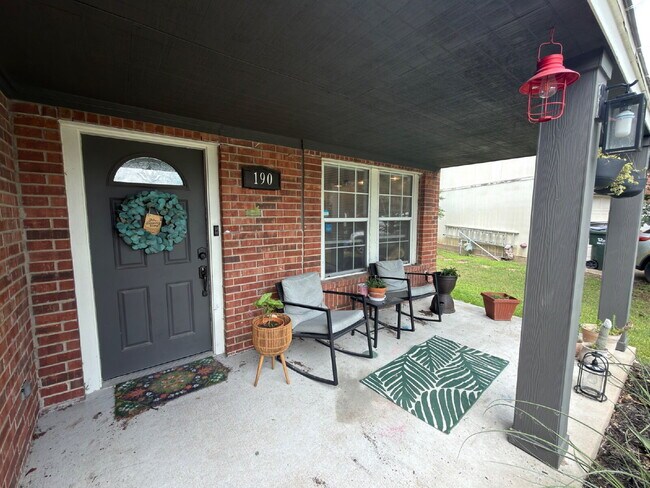 Building Photo - Three bed two & a half bath close to Ascension Seton Hays in Kyle's Steeplechase neighborhood.