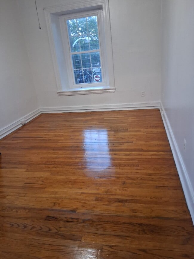 Foto del edificio - 825 Pond St