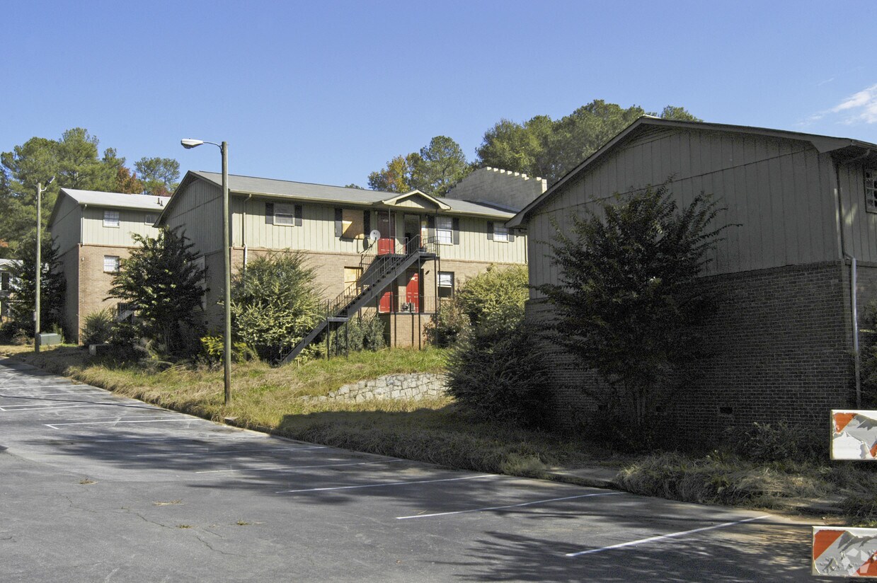 Building Photo - 5851 Lone Oak Dr SW