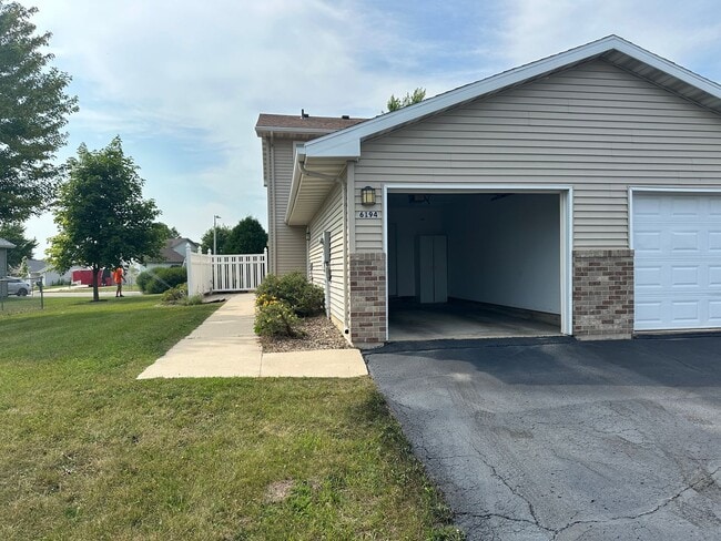 Building Photo - Two Bedroom Townhome in SW Rochester MN