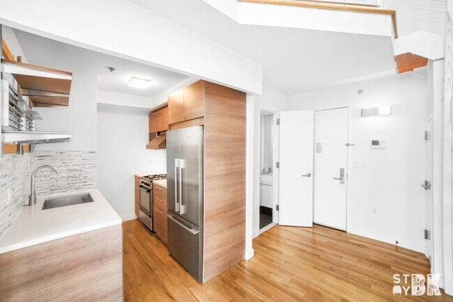 Building Photo - 2 bedroom in BROOKLYNBrooklyn NY 11238