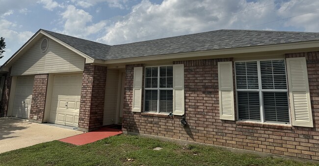 Building Photo - 130 Private Road 4806