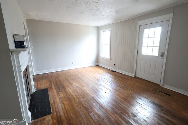 Foto del edificio - 829 Matheson Rd