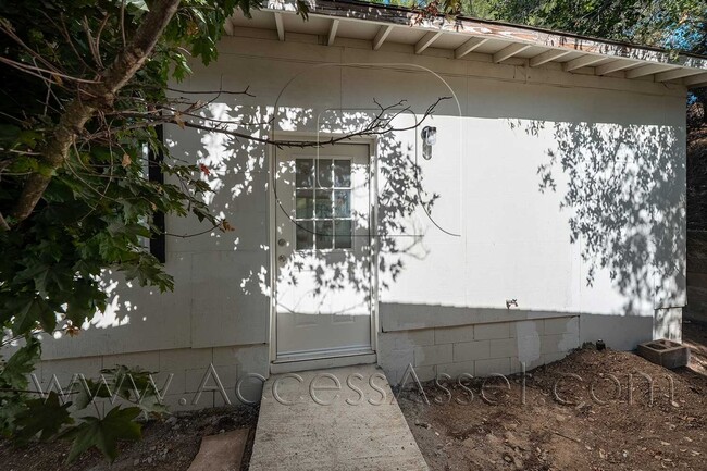 Foto del edificio - Charming 1 Bed/1 Bath Newly Remodeled Unit...
