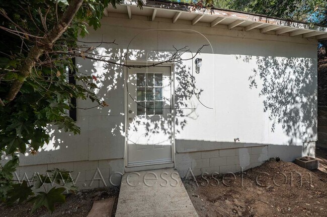 Building Photo - Charming 1 Bed/1 Bath Newly Remodeled Unit In Banning!