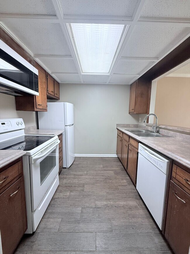 Foto del edificio - 2 bedroom townhome in Oakwood, GA