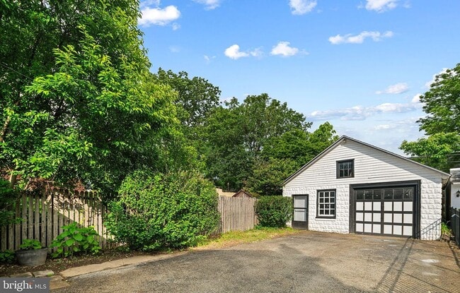 Building Photo - 23 S Merion Ave