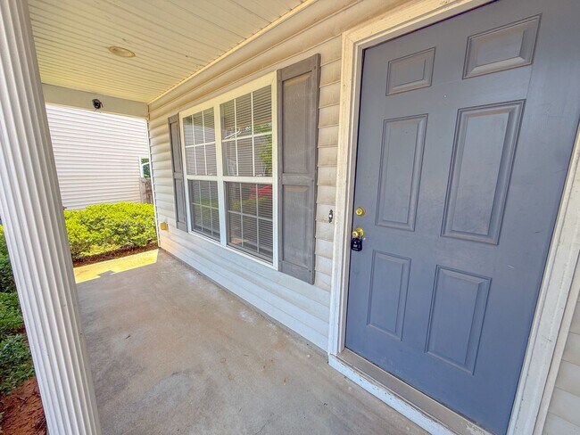 Foto del edificio - 3 Bedroom 2.5 Bath Single Family Home with Fenced Backyard!