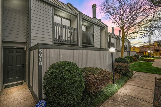 Building Photo - 5010 Glenmont Dr