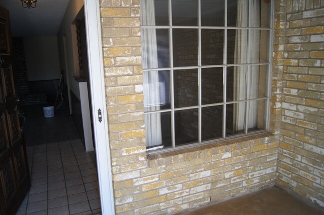 Building Photo - 1213 Frederick Dr