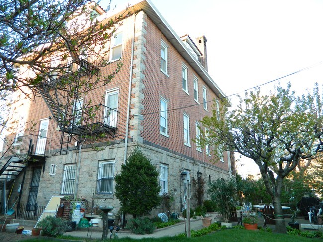 vista trasera - 2761 Bronxwood Ave
