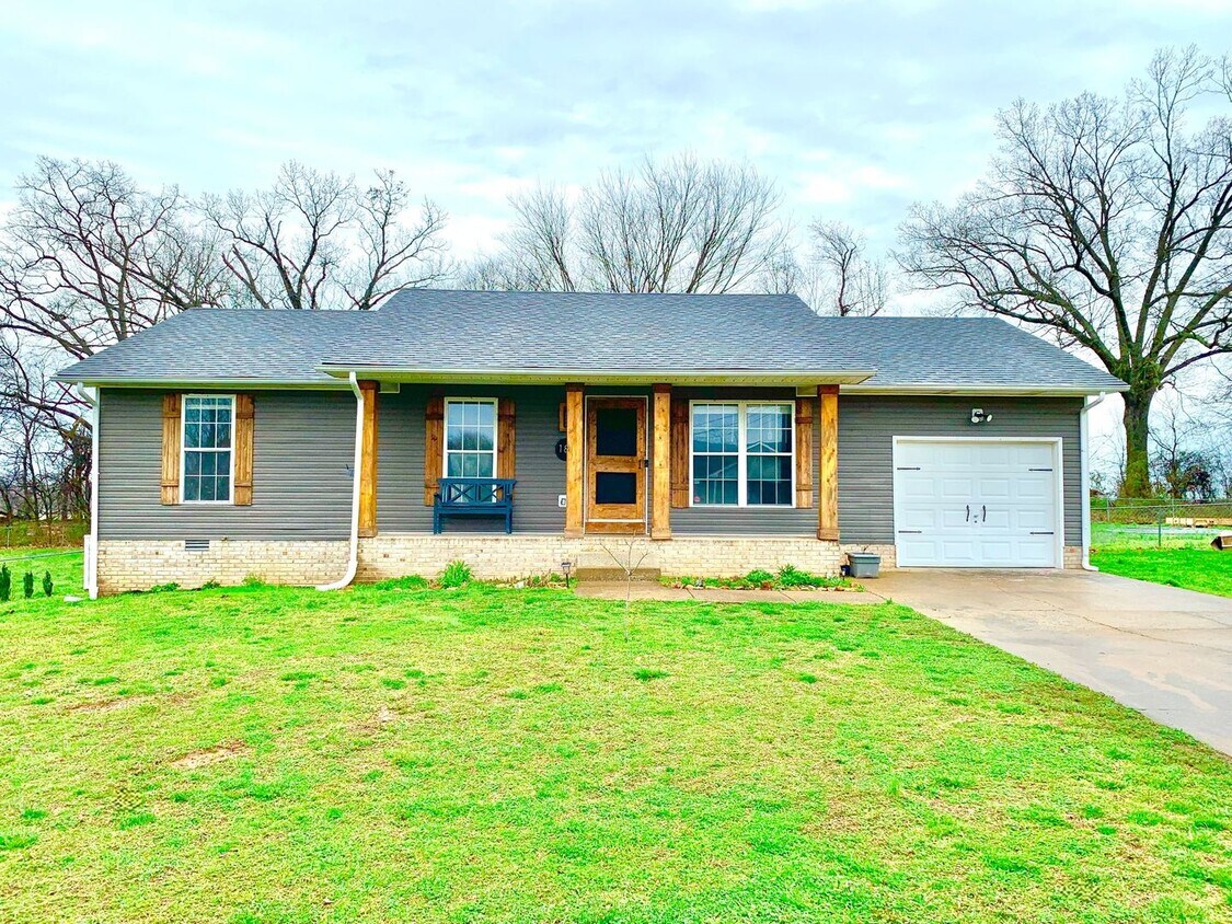 Primary Photo - 189 Oak Tree Dr