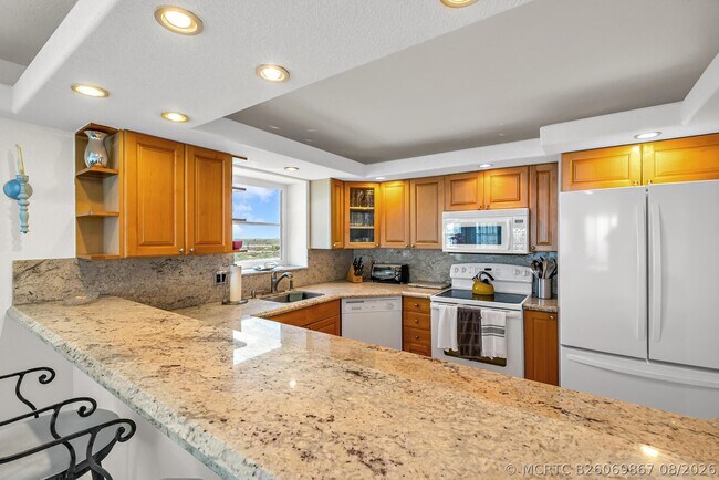 Building Photo - 3000 S Ocean Blvd