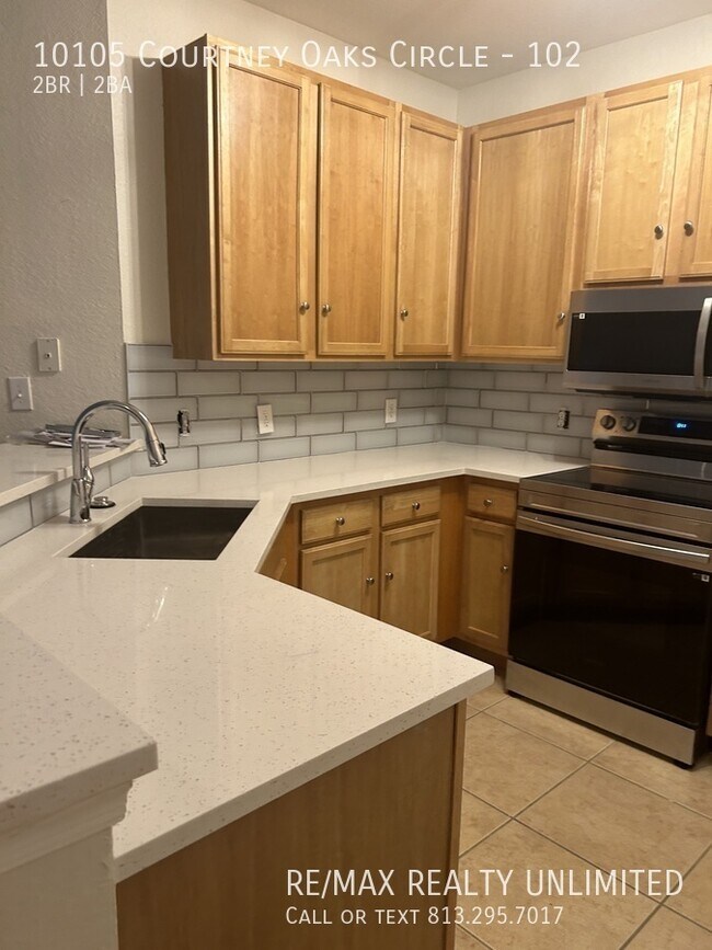 Foto del edificio - 10105 Courtney Oaks Cir