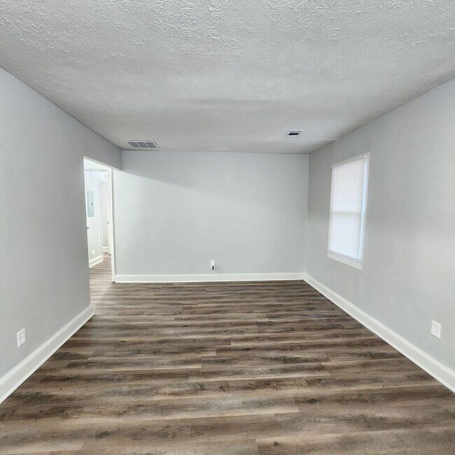 Foto del edificio - 3741 Loren Dr
