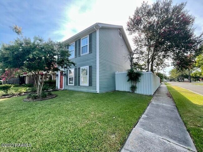 Building Photo - 16 Heatherstone Dr