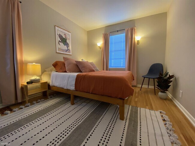 Foto del edificio - 1 br, 1 bath Duplex - 4137-4139 Oakland Av...