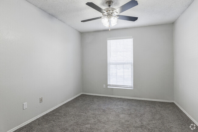 Dormitorio principal - Modelos 2BD, 2BA - Midwest City Depot Apartments