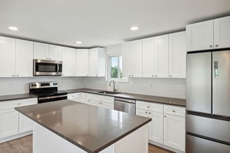 Building Photo - 1421 Spruce Ave