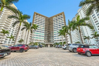 Building Photo - 3800 Galt Ocean Dr