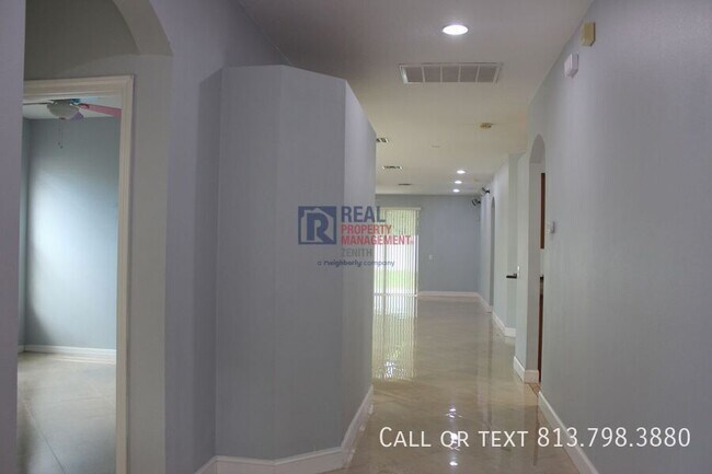 Foto del edificio - 452 Westchester Hills Ln