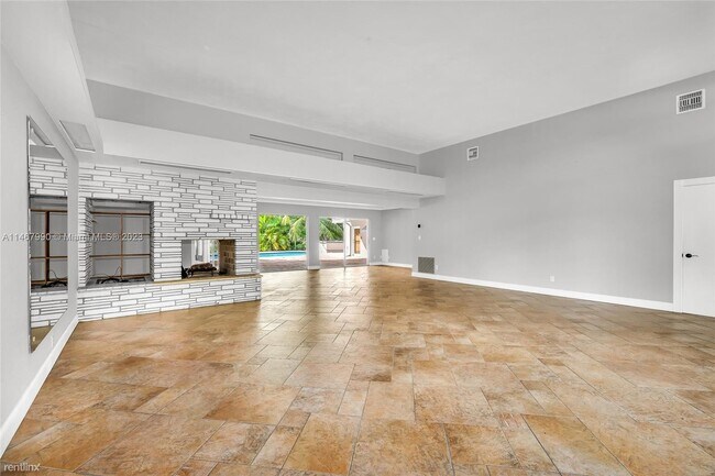 Foto del edificio - 6 br, 7 bath House - 2500 NE 199th St