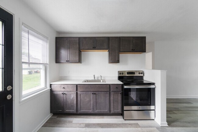 Foto del edificio - 33 Midland Heights Cir