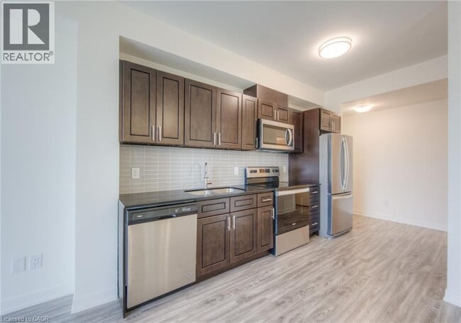 Photo du bâtiment - 128 King St N