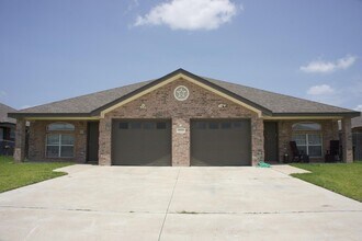 Building Photo - 4903 Heather Ln