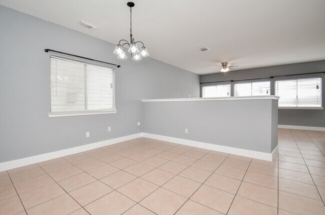 Foto del edificio - 11924 Prior Park Dr