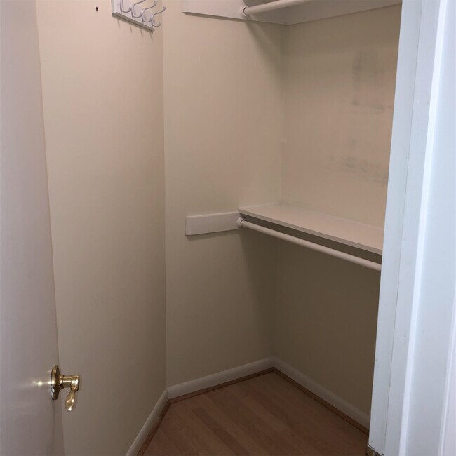 2906 Eriksen Ct, Virginia Beach, VA 23451 Townhome Rentals in