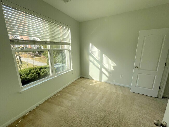 Foto del edificio - 518 Ava Way NE
