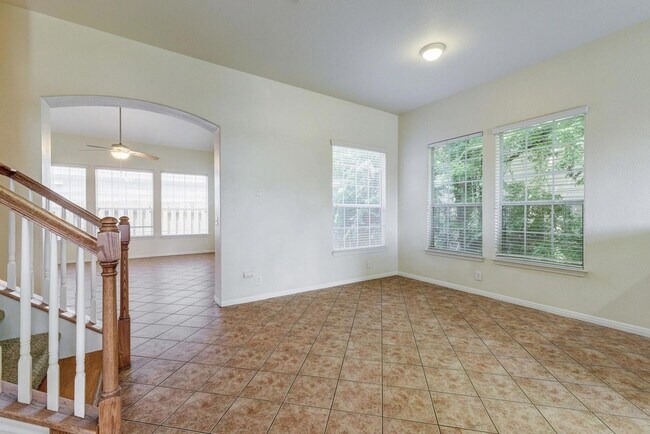 Foto del edificio - 5102 Caswell Ave